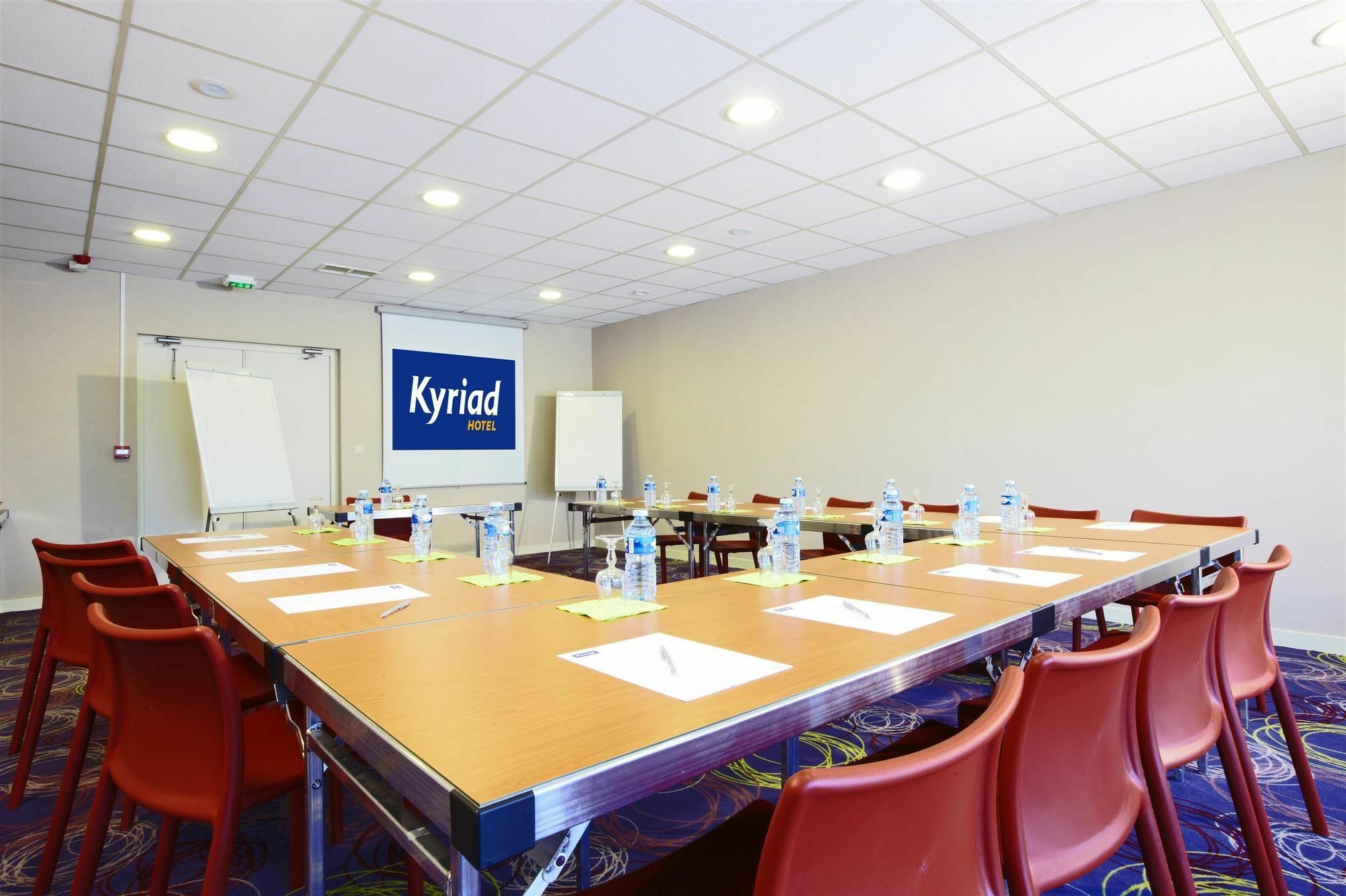 Kyriad Lyon Est - Saint Bonnet De Mure Zewnętrze zdjęcie
